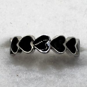 Ring met aansluitende hartjes zilver/zwart
